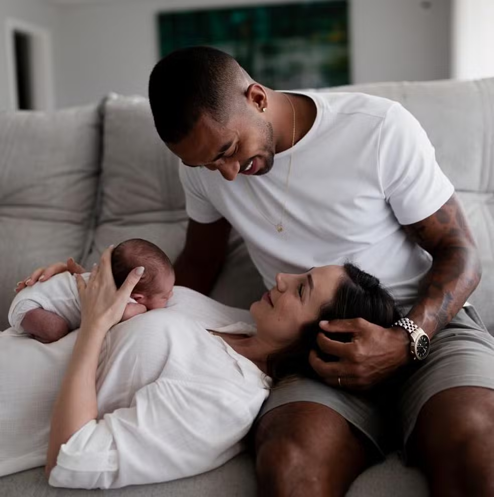 Paulo Henrique e Patrícia Casani agora são pais do Mateus, de cinco meses — Foto: Arquivo Pessoal