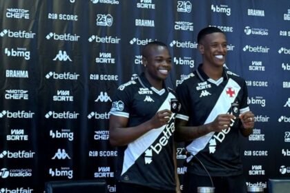 Vasco oficializa Andrés Gómez e Robert Renan em coletiva