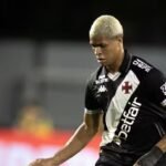 Cauan Barros brilha como titular e se firma como reforço de confiança para Diniz no Vasco