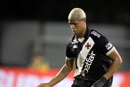 Cauan Barros brilha como titular e se firma como reforço de confiança para Diniz no Vasco