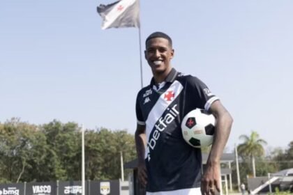 Regularizado no BID, Robert Renan está apto para estrear pelo Vasco no clássico da Copa do Brasil