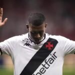 Rayan quase deixou o Vasco: proposta do Lyon envolvia estádio, dívida e elogios de Textor