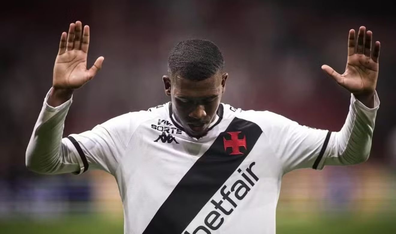 Rayan quase deixou o Vasco: proposta do Lyon envolvia estádio, dívida e elogios de Textor