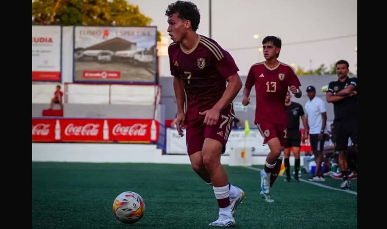 Vasco acerta contratação do ponta venezuelano Santos Torrealba para o sub-20